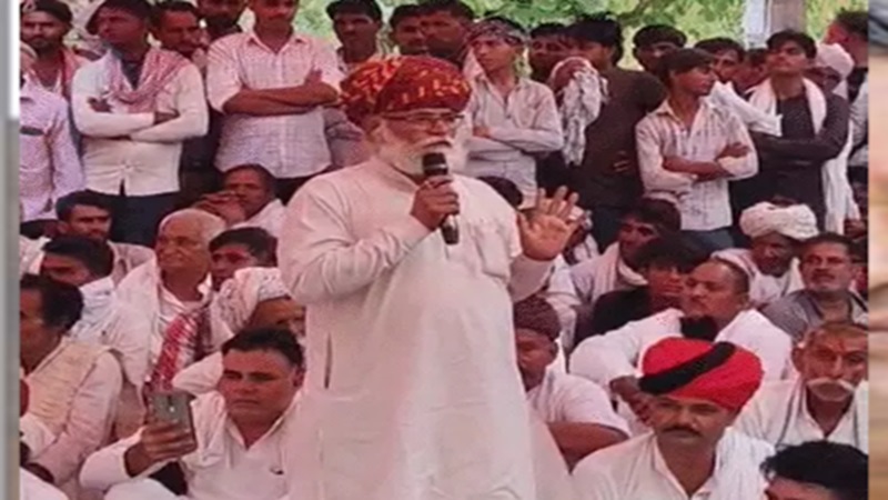 किरोड़ी बैंसला की मूर्ति पर अड़े गुर्जर, कहा- इतिहास गवाह है हमने उखाड़ दी थी पटरियां