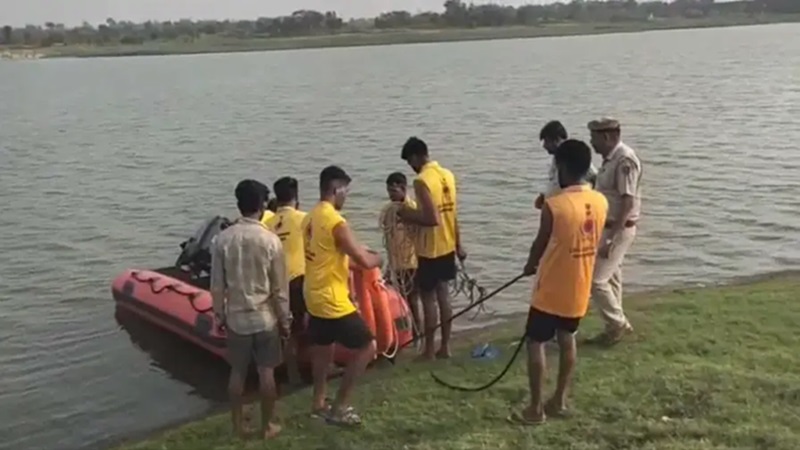 Rajasthan News: माही नदी में पलटी 10 लोगों से भरी नाव, महादेव के दर्शन करने जा रहे 2 लोग लापता