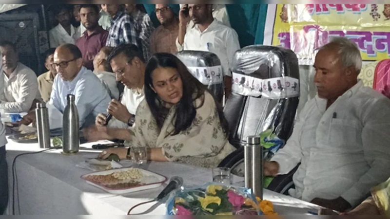 Rajasthan News: कलेक्टर टीना डाबी ने 4 घंटे में निपटा दीं 90 फाइलें, रात्रि चौपाल में विधायक और रेंजर के बीच हुई तीखी बहस