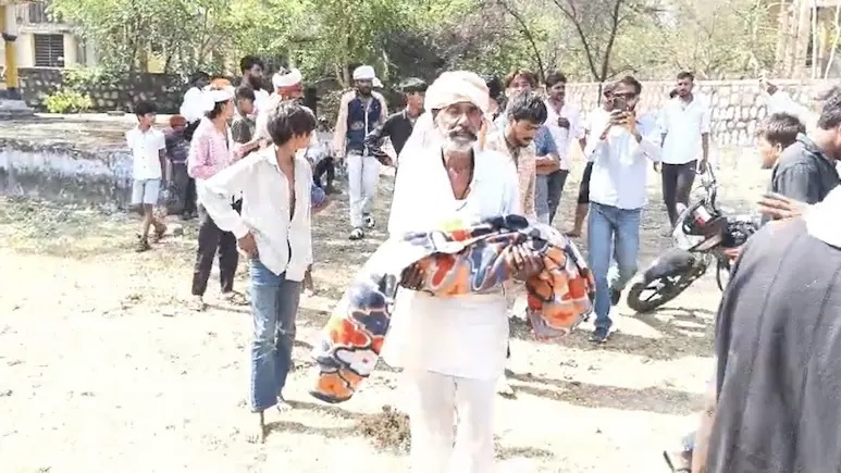 Rajasthan News: टेंट में सो रही 2 साल की मासूम को घसीट ले गए कुत्ते, नोंच-नोंच कर मार डाला
