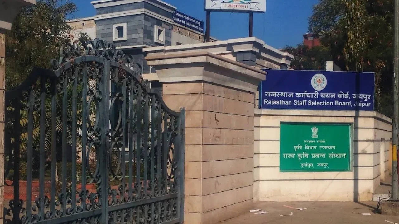 RSSB Lab Assistant Exam: परीक्षा से पहले बढ़ाए गए लैब असिस्टेंट के पद, बोर्ड अध्यक्ष ने दिया युवाओं को बड़ा तोहफा