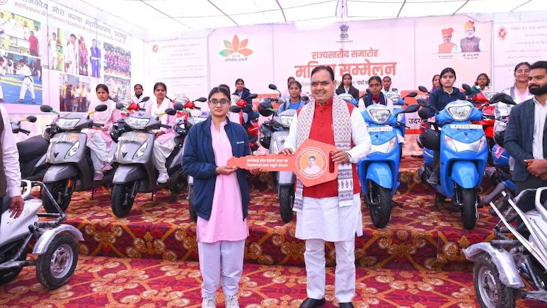 Rajasthan Scooty Yojana: बेटियों के लिए बड़ी खबर; अब घर नहीं आएगी स्कूटी, खाते में आएंगे 70 हजार, बस करना होगा यह छोटा सा काम