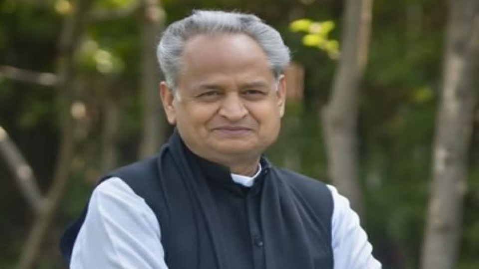 Rajasthan News: कोटा अस्पताल में 2 माताओं की मौत से हड़कंप, गहलोत बोले- सिस्टम मर चुका है