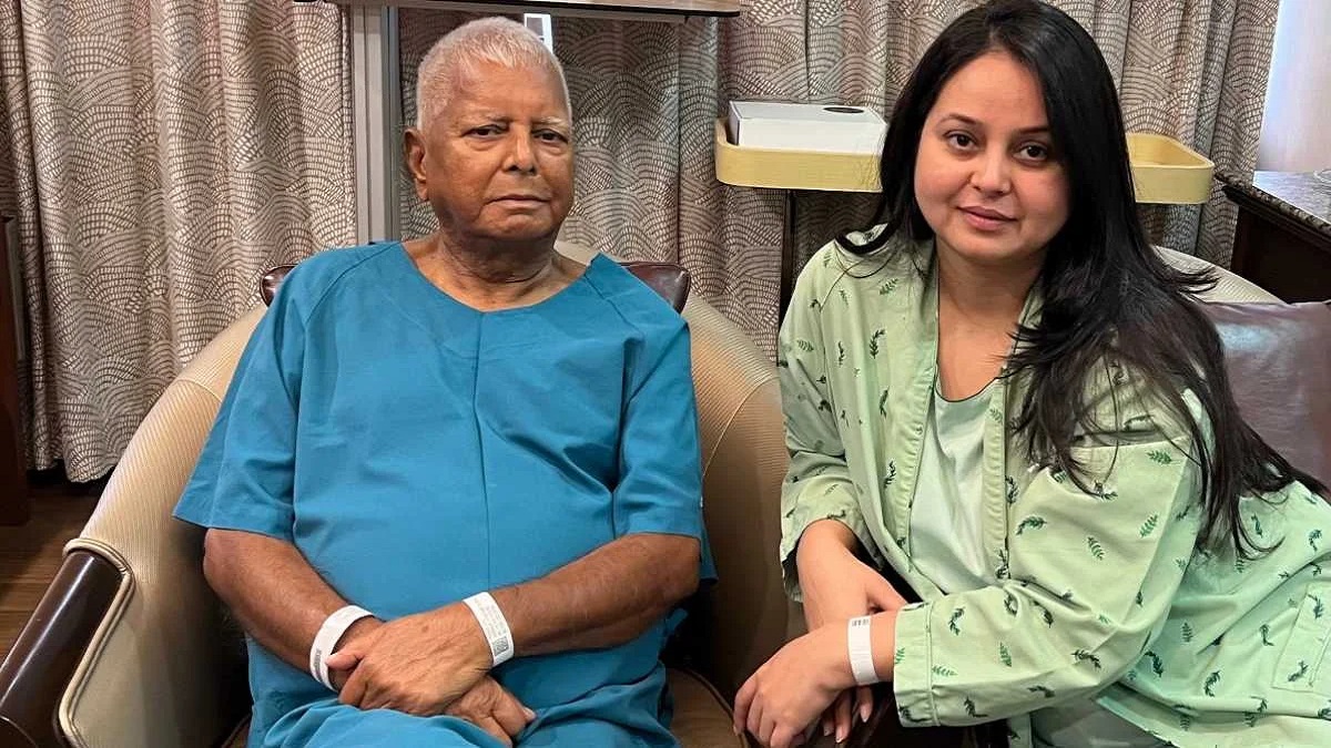 ‘फिर से काला होगा मुंह’, लालू यादव के सिंगापुर पहुंचने से पहले रोहिणी आचार्य का बड़ा हमला