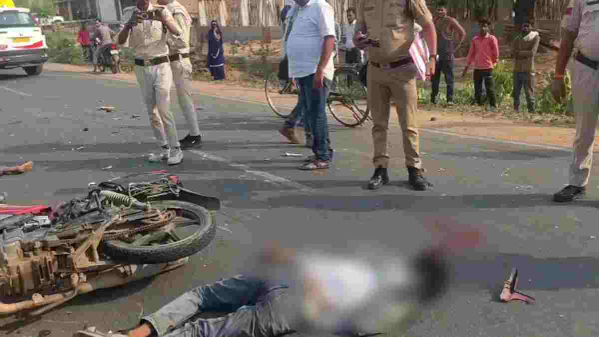 तेज रफ्तार ट्रक ने बाइक सवार दो युवकों को कुचला, मौके पर मौत, परिवार में मचा कोहराम  