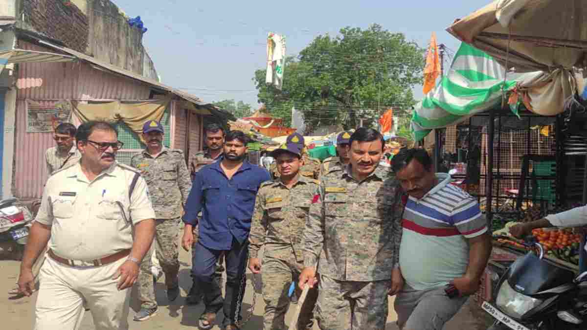 प्रेम जाल में फंसाकर 10 साल किया विधवा का यौन शोषण: अब नई दुल्हन की तलाश कर रहा साजिद खान गिरफ्तार, पुलिस ने निकाला जुलूस  