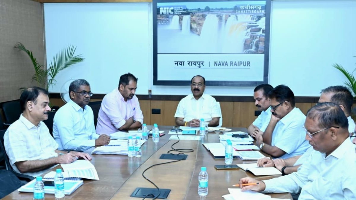 डिप्टी CM अरुण साव ने की लोक स्वास्थ्य यांत्रिकी विभाग के कार्यों की समीक्षा: अधिकारियों को समय-सीमा में योजनाएं पूरी करने के दिए निर्देश