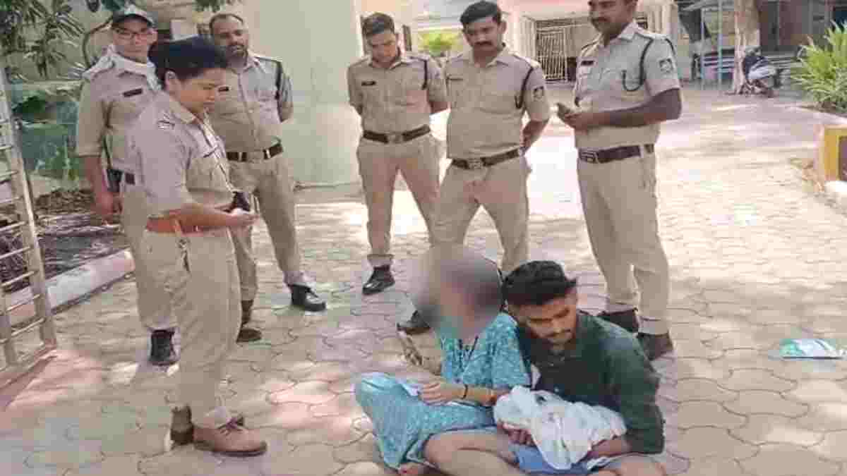 “मैं नाबालिग नहीं हूँ…” चीखती युवती का SP ऑफिस में हाईवोल्टेज ड्रामा, SI पर लगाए गंभीर आरोप 