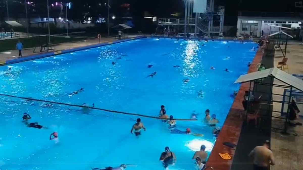 स्विमिंग पूल में क्लोरीन गैस का रिसाव, बच्चों की बिगड़ी तबीयत, अस्पताल में भर्ती 