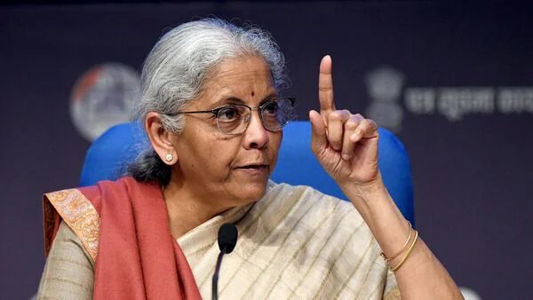 पेट्रोल-डीजल ड्यूटी कटौती से सरकार को ₹1-लाख करोड़ का नुकसान : वित्त मंत्री