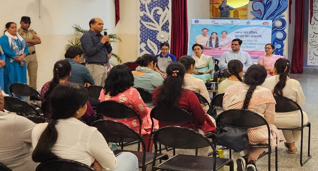 सर्वाइकल कैंसर से बचाव का कवच: लड़कियों के लिए HPV वैक्सीन जरूरी, अफवाहों से दूर रहने की अपील