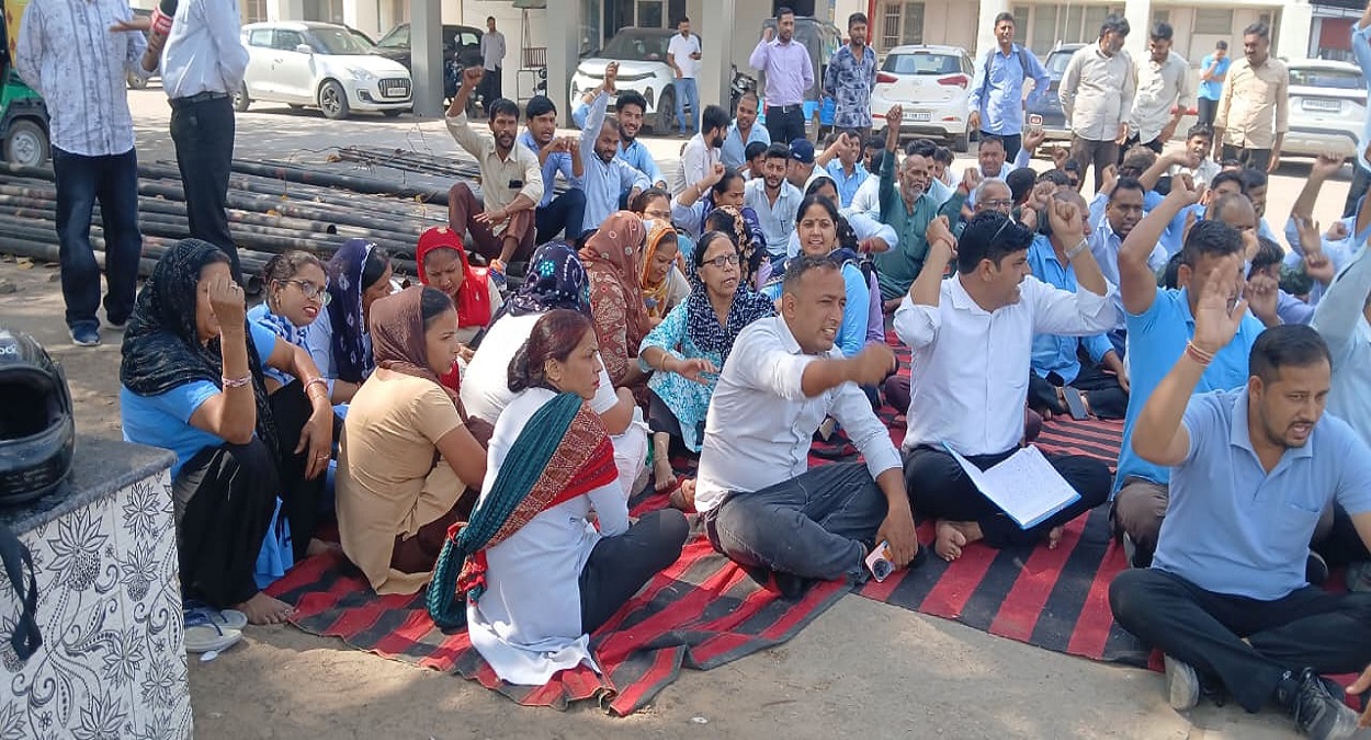 स्वास्थ्य विभाग में हंगामा: 3 महीने 19 दिन से वेतन नहीं, एचकेआरएन कर्मचारियों का फूटा गुस्सा