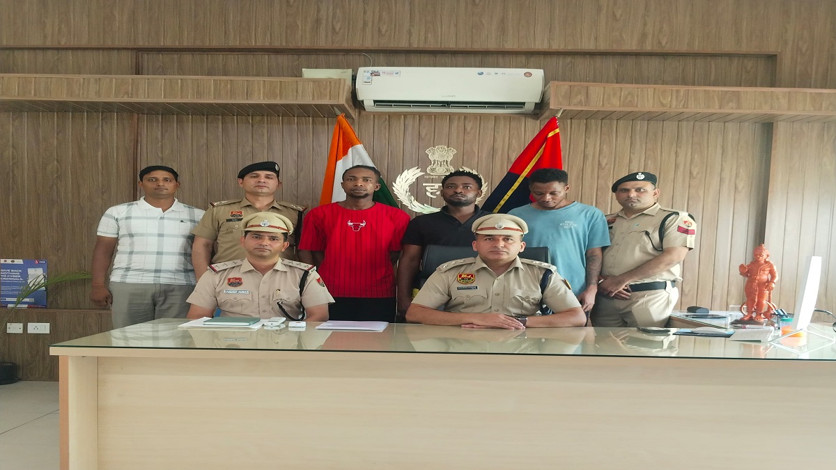 इंस्टाग्राम पर विदेशी हसीना बनकर ठगी करने वाले 3 नाइजीरियन दबोचे, 19 मोबाइल और इंटरनेशनल सिम बरामद