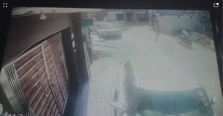 पानीपत में सरेराह वारदात: सिगरेट मांगने के बहाने दुकान में घुसा बदमाश, बुजुर्ग महिला को डराकर पलक झपकते ही ले उड़ा सोने की चेन!