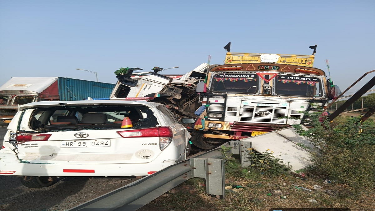 केएमपी पर मौत बनकर दौड़ा डंपर: 112 गाड़ी को रौंदा, सिपाही की मौके पर मौत, दो हेड कांस्टेबल घायल।