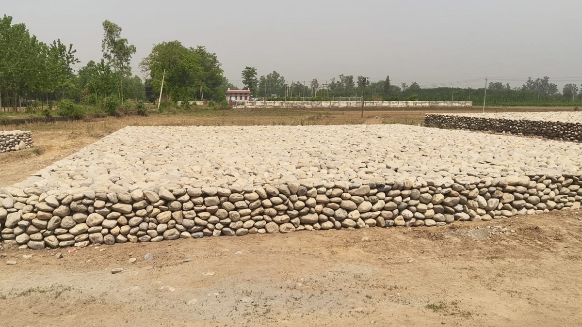 यमुनानगर में बाढ़ से जंग: खानूवाला गांव को बचाने उतरा सिंचाई विभाग, सोम नदी के किनारों पर लगेंगे हजारों टन पत्थर