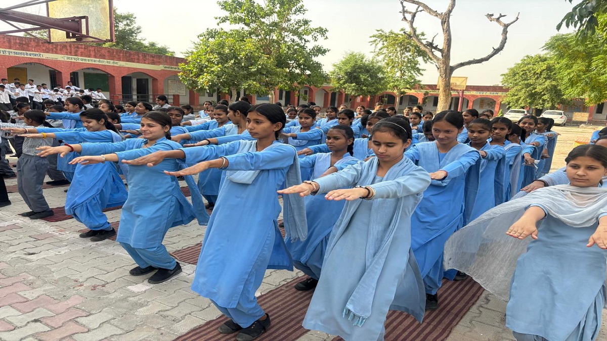 कैथल के स्कूलों में गूंजा योग मंत्र: अंतर्राष्ट्रीय योग दिवस की तैयारियां तेज, बच्चों ने सीखे प्राणायाम और योगासनों के गुर