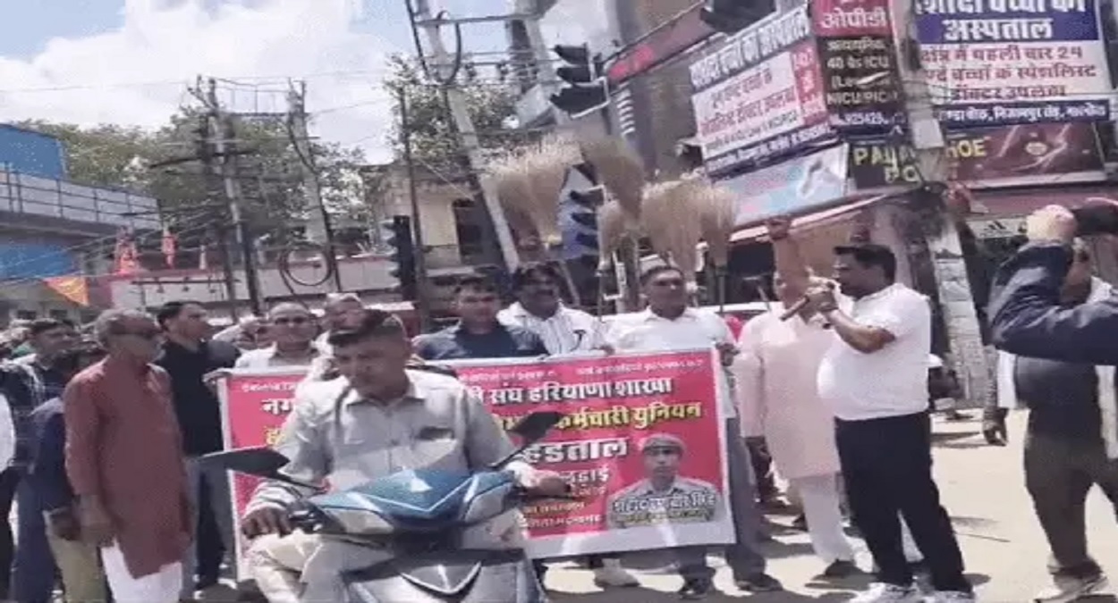 हरियाणा में निकाय जंग: वार्ता विफल, आज से 30 हजार सफाई कर्मचारी हड़ताल पर; सरकार ने दिए वेतन काटने के आदेश