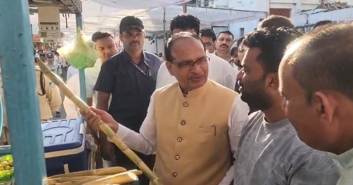 विदिशा में ‘मामा’ का देसी अंदाज: स्ट्रीट वेंडरों के बीच पहुंचे केंद्रीय मंत्री शिवराज सिंह चौहान, खुद गन्ने की मशीन चलाकर निकाला जूस