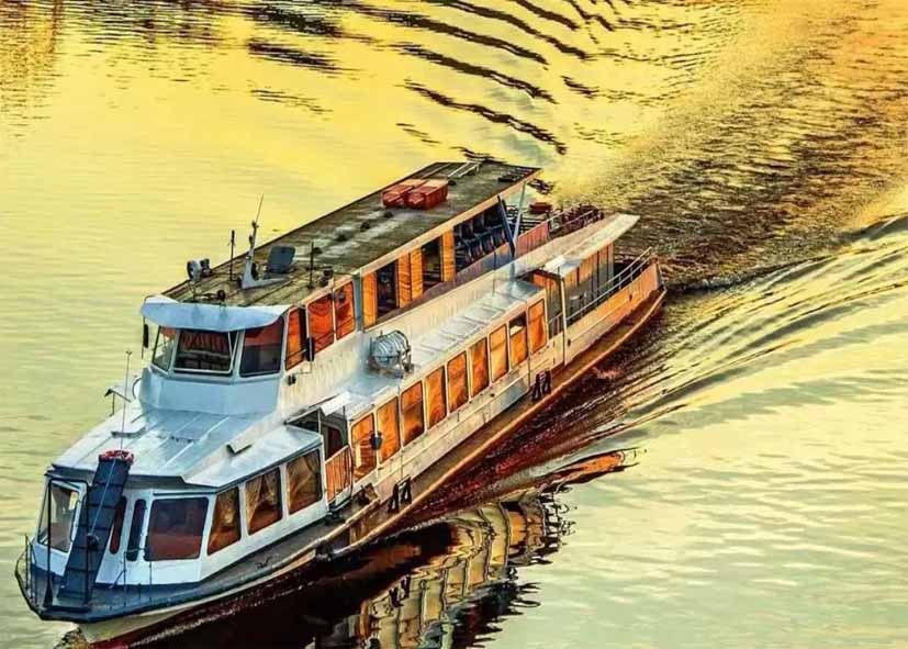 दिल्ली में यमुना क्रूज सेवा की तैयारी, मुंबई से लाया गया 40 सीटों वाला आधुनिक जहाज तैयार