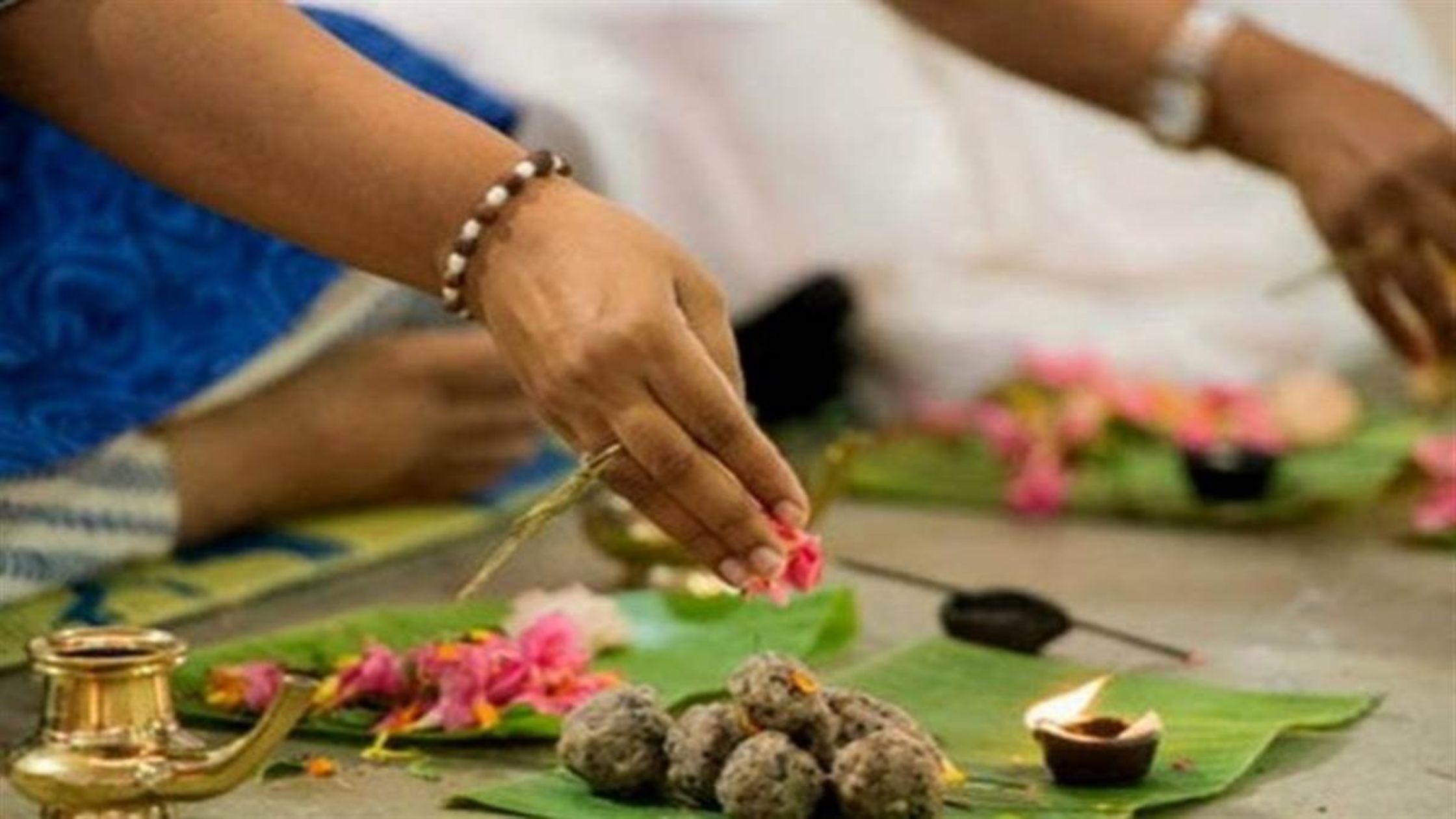 क्या बार-बार बिगड़ रहे हैं काम, शादी में देरी और घर में हो रही है कलह, तो कहीं आप पितृ दोष से पीड़ित तो नहीं!
