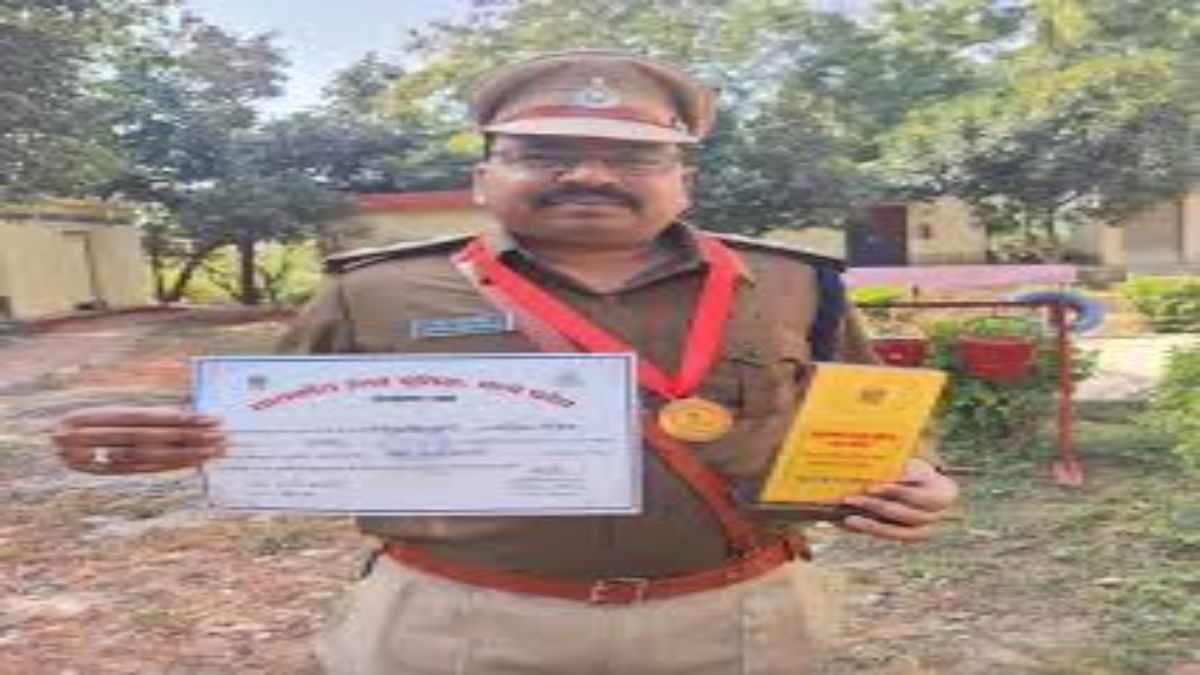 IAS अधिकारी के फॉर्म हाउस में जुआ मामलाः तत्कालीन टीआई को हाईकोर्ट से मिली राहत, निलंबन आदेश रद्द