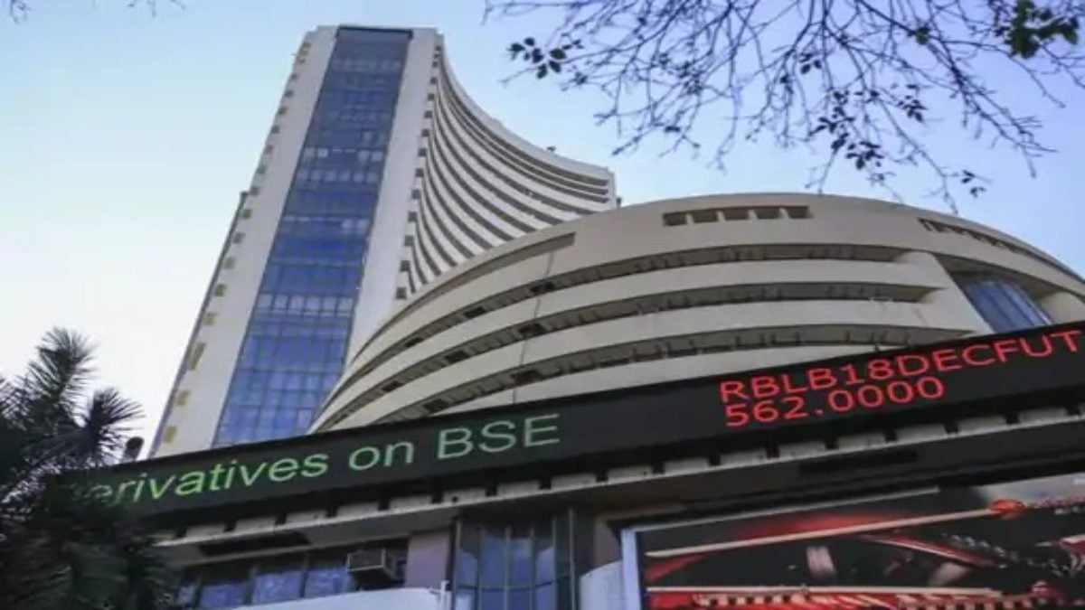 Share Market Update : सेंसेक्स 300 अंक चढ़ा, निफ्टी में भी 100 अंक की तेजी, जानिए किस सेक्टर में बिकवाली ?