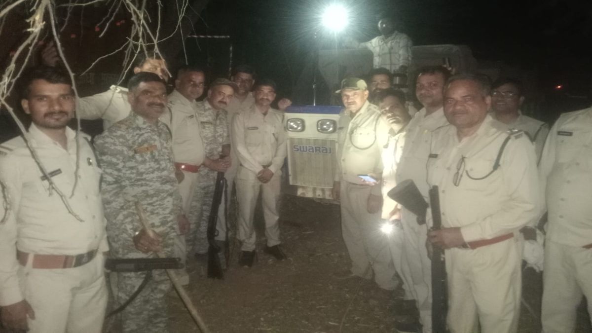 EXCLUSIVE: ग्वालियर में वन विभाग और खनन माफिया आमने-सामने, अमले ने खदेड़ा, फिर भी माफिया छुड़ा ले गए मुरुम से भरा एक ट्रैक्टर-ट्रॉली