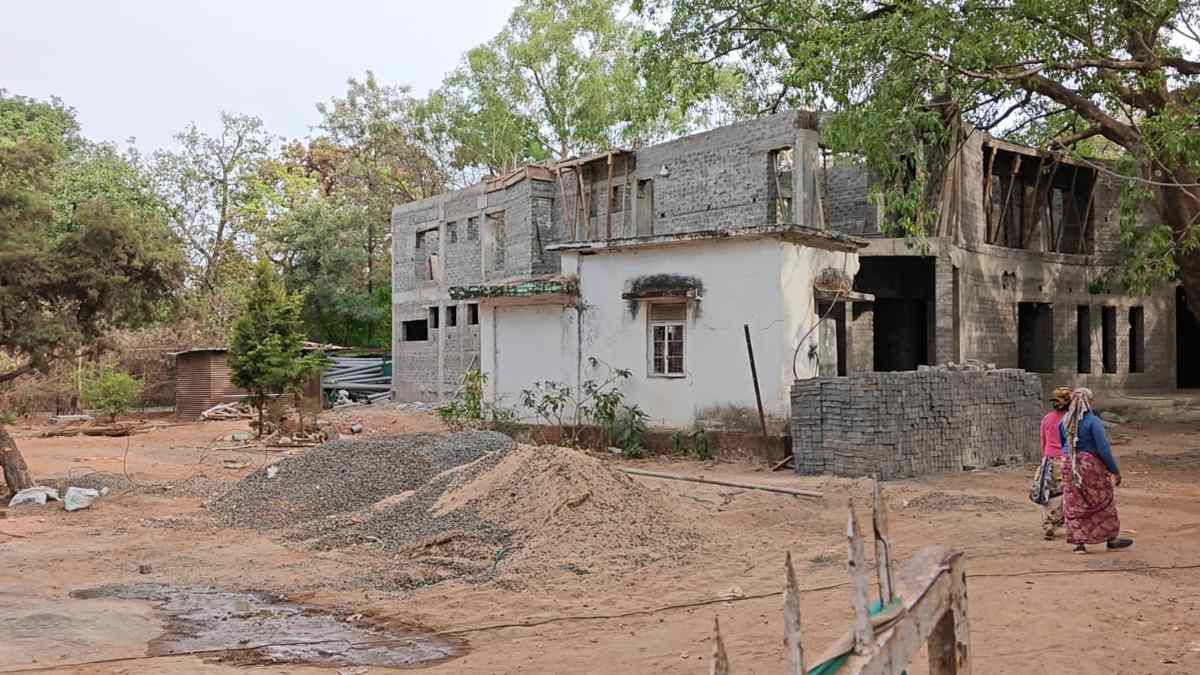 पचमढ़ी में सुप्रीम कोर्ट के आदेश तार-तार: ‘होटल अमलतास’ की आड़ में इंजीनियरों का गजब खेल, कंक्रीट के अवैध मायाजाल में फंसा MP का स्वर्ग!