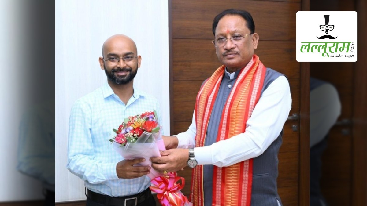 IFS में चयनित अजय गुप्ता ने मुख्यमंत्री विष्णुदेव साय से की मुलाकात, CM ने दी बधाई, बोले- प्रतिभा संसाधनों की नहीं होती मोहताज
