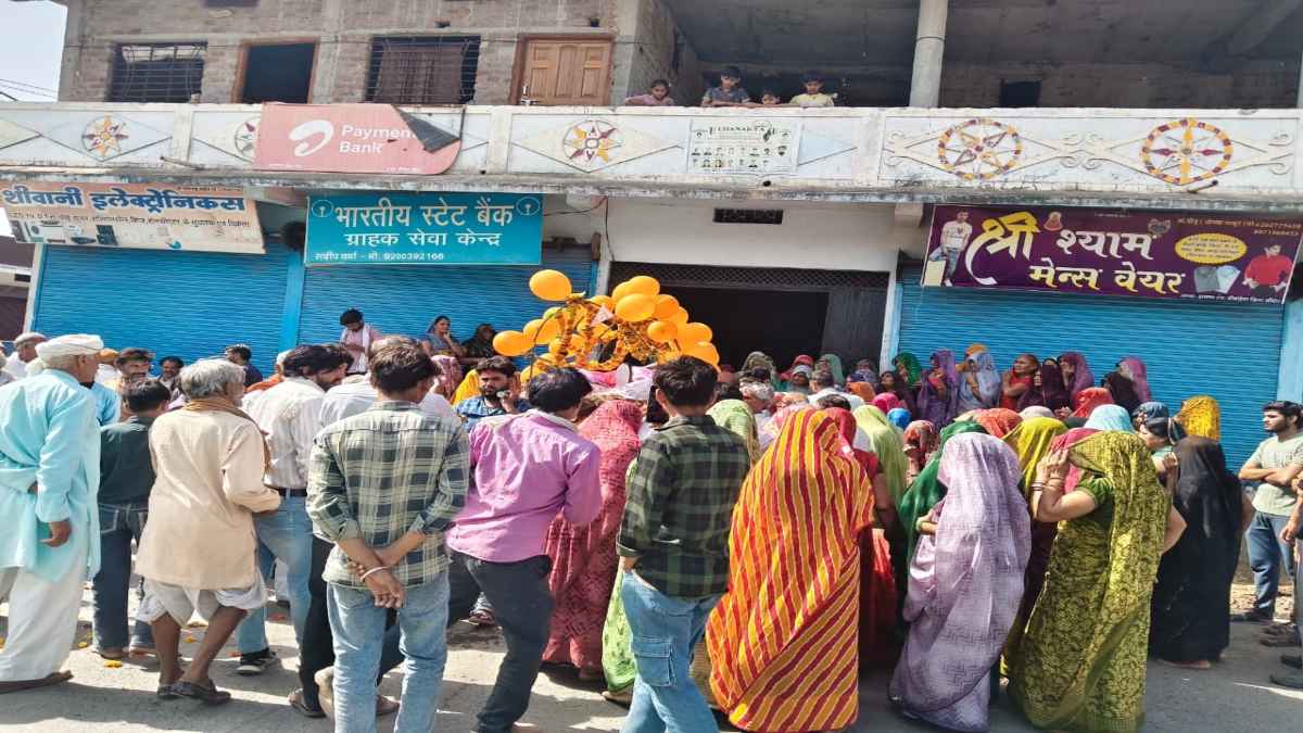 100 वर्ष के पिता की अंतिम इच्छा पर मातम की जगह गूंजा संगीतः ढोल-ताशे और डीजे के साथ पूरे गांव ने दी सुरमयी विदाई