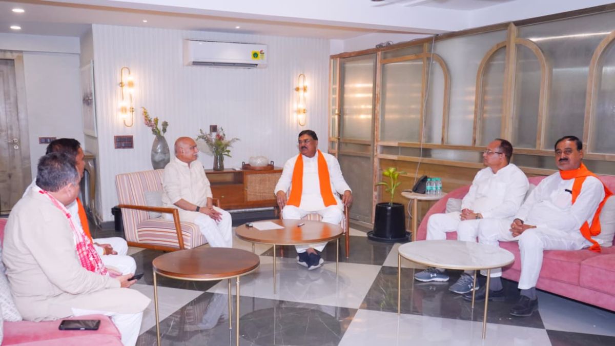 BJP in Action Mode: जिलों में समन्वय बनाने में जुटी भाजपा, हरदा में प्रदेश अध्यक्ष खंडेलवाल ने ली बैठक