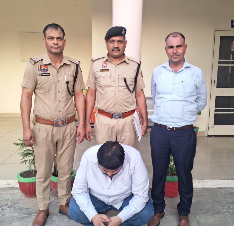 विदेश भेजने के नाम पर लाखों की ठगी करने वाले दो शातिर आरोपी गिरफ्तार, कोर्ट से मिला पुलिस रिमांड; जानें पूरा मामला