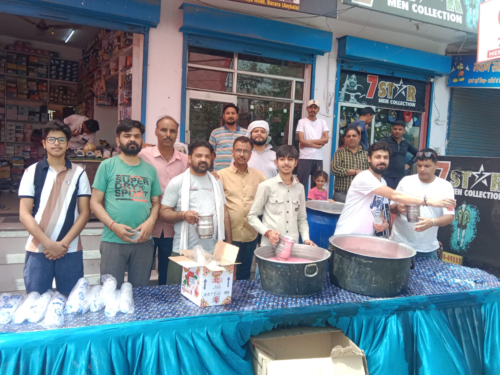 तपती गर्मी में फरिश्ता बना शिव सेवा मंडल, बराड़ा रेलवे अंडरपास पर छबील लगा बुझाई प्यास