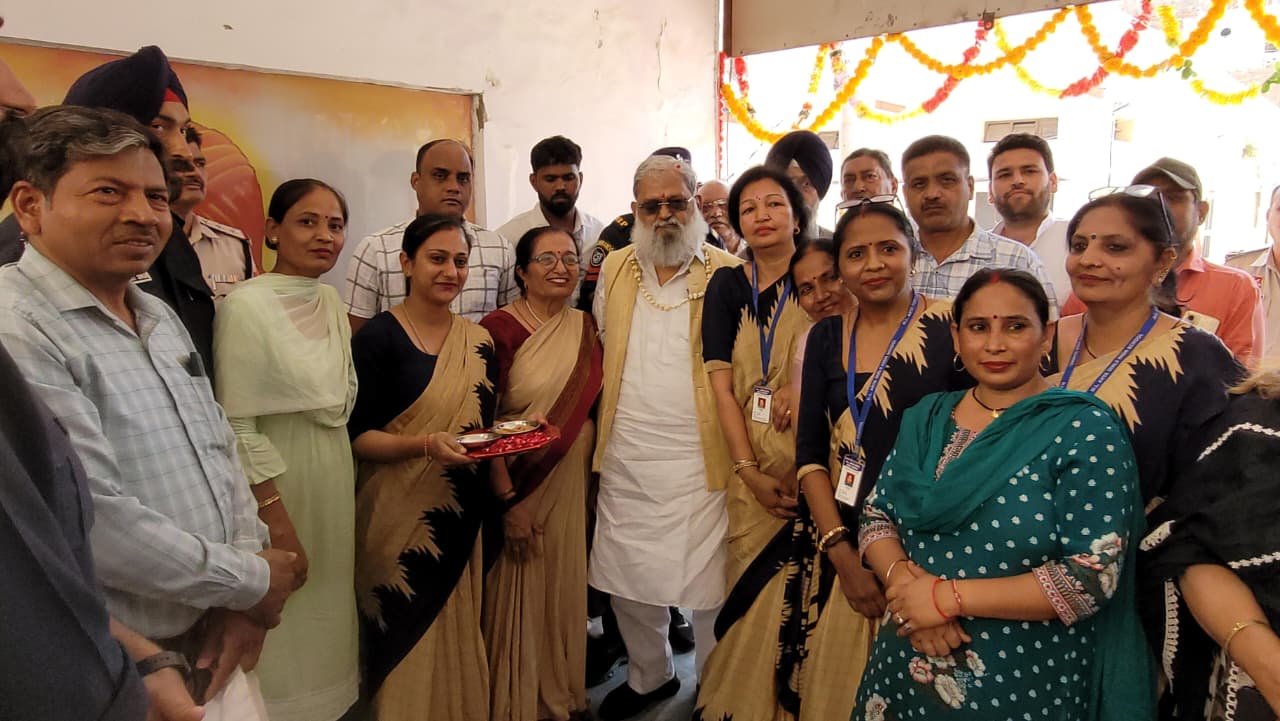 शिक्षा ही इंसान को बेहतर बनाती है, बच्चे कच्ची मिट्टी की तरह हैं: अनिल विज