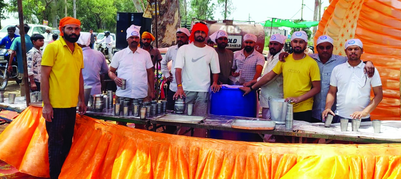 संत रामानंद जी के शहीदी दिवस पर कालपी में लगाई ठंडे पानी की छबील, सेवादारों ने की राहगीरों की सेवा