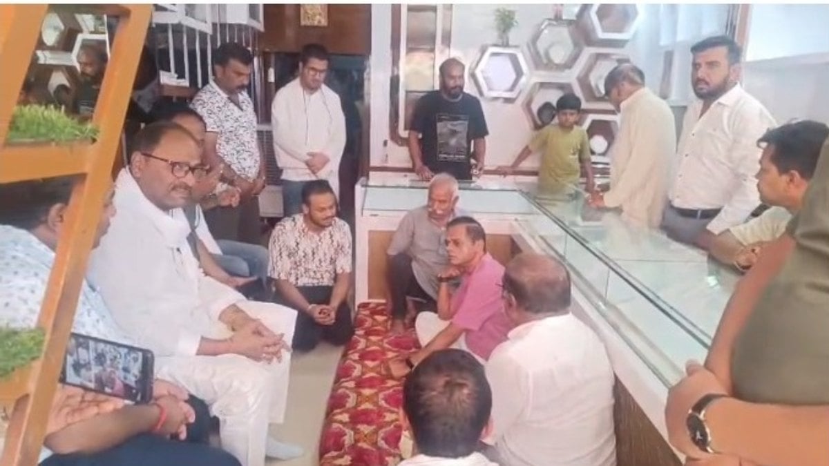 सराफा व्यापारी गोलीकांड मामला: JCCJ प्रदेश अध्यक्ष अमित जोगी ने कानून-व्यवस्था पर उठाए सवाल, कहा- जिले में CCTV कैमरों का बंद होना साजिश तो नहीं ?