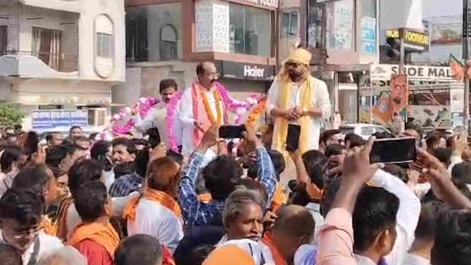 विधायक दीपेश साहू की बैलगाड़ी में निकली बारात, उप मुख्यमंत्री अरुण साव समेत अनेक मंत्री हुए शामिल…