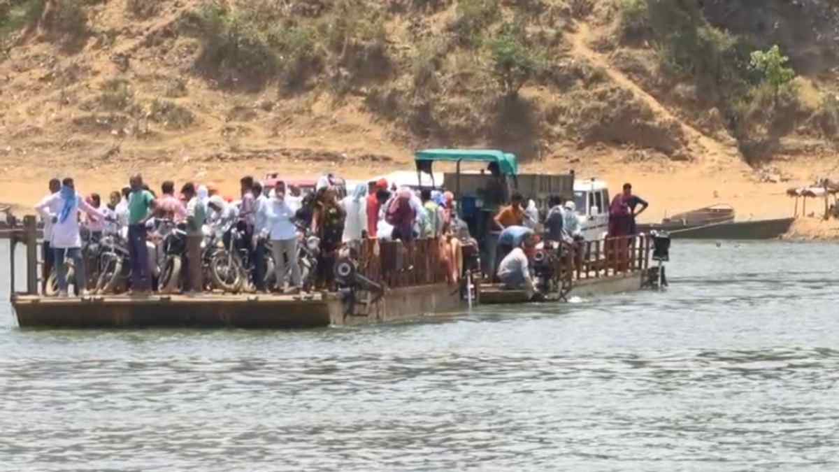 बरगी डैम के बाद बाबरी घाट पर ‘मौत का खेल’: यात्रियों के साथ भारी वाहनों को लादकर पार कर रहे नाव, जबलपुर हादसे से भी नहीं जागा प्रशासन