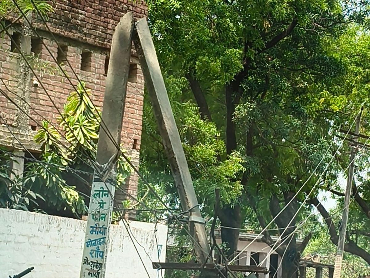 आंधी-बारिश ने बहल में मचाई तबाही: 340 बिजली खंभे गिरे, 50 से ज्यादा ट्रांसफार्मर क्षतिग्रस्त