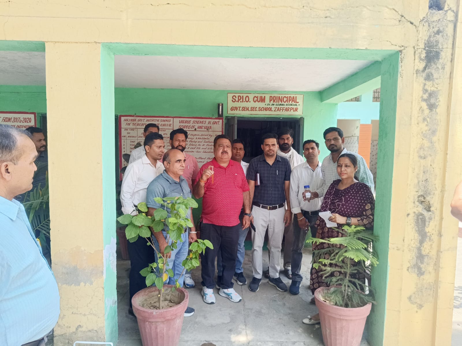 जफरपुर में जनस्वास्थ्य विभाग की टीम ने गंदे पानी की शिकायत पर लिए सैंपल, जांच जारी