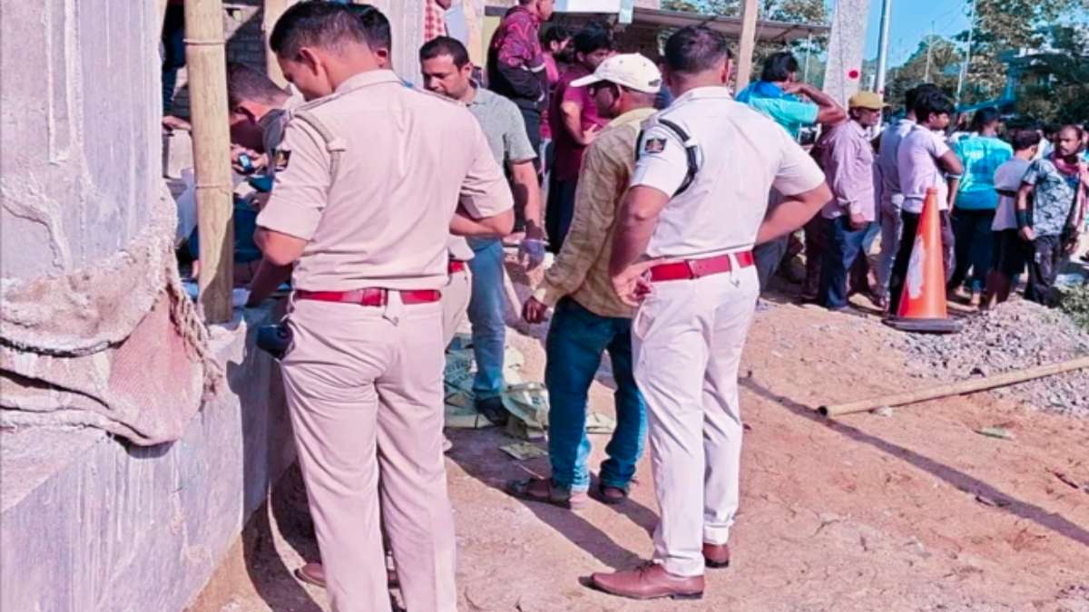 Odisha News : नयागढ़ में रूह कंपा देने वाली हत्या, युवक के दोनों हाथ काटकर शरीर से अलग किए, इलाके में तनाव …