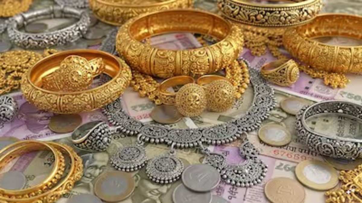 Gold Silver Price Today : सोने-चांदी की कीमतों में गिरावट, दिल्ली में 139790 का हुआ 22 कैरेट गोल्ड; जानिए अन्य शहरों का हाल ?