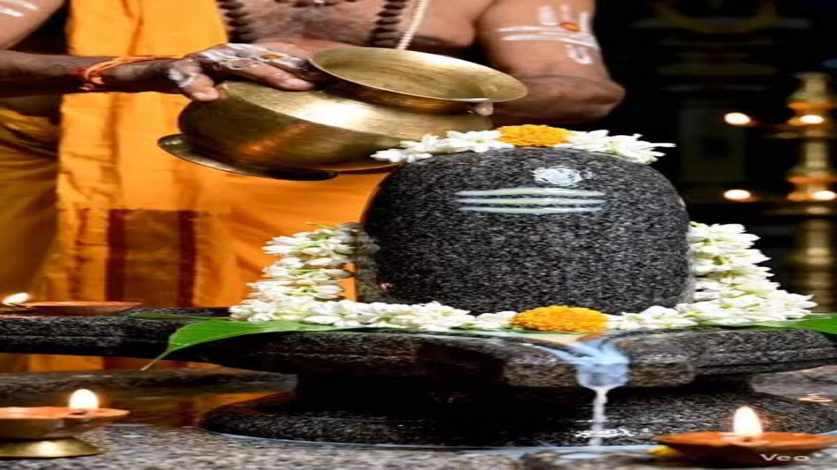 गुरु प्रदोष व्रत आज : प्रदोष स्तुति से करें भगवान शिव का अभिषेक, यह होगा प्रदोष काल समय …