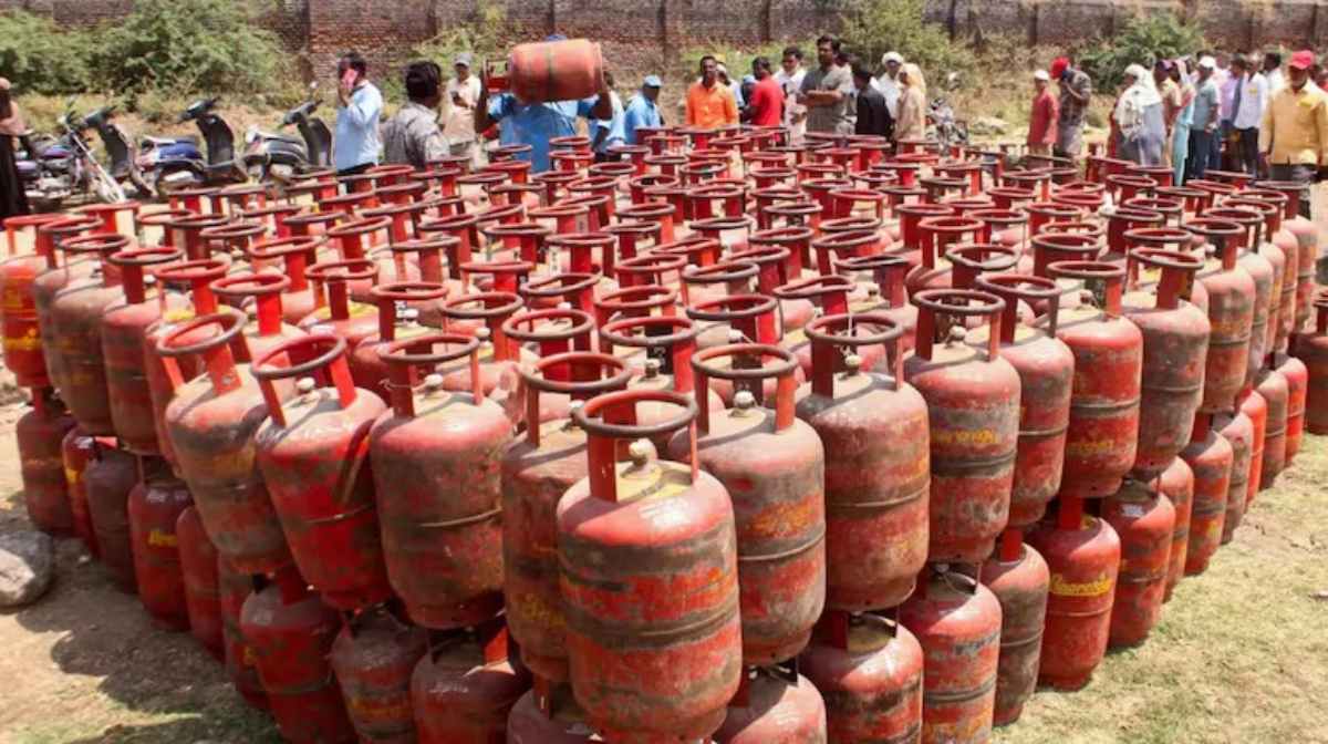 LPG Price Today : गैस सिलेंडर के ताजा दाम जारी, जानिए घरेलू और कमर्शियल LPG के नए रेट ?