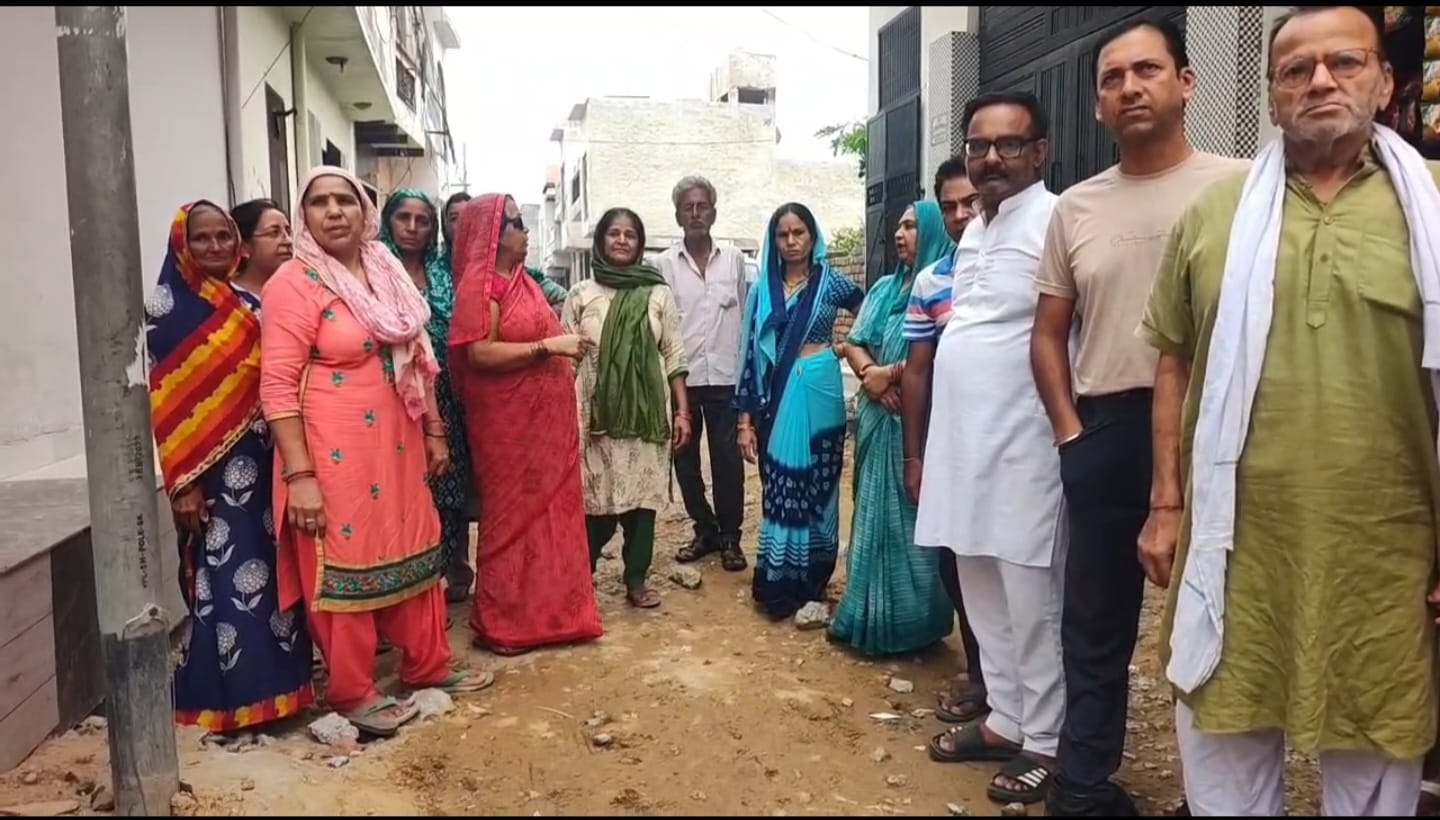 भिवानी: बिजली-पानी की किल्लत से भड़के काठमंडी कॉलोनी निवासी, चुनाव बहिष्कार की दी चेतावनी