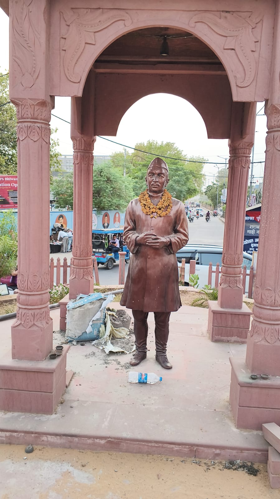आजादी के नायक का चौक बदहाल, वेटरन संगठन में रोष,आंदोलन की दी धमकी