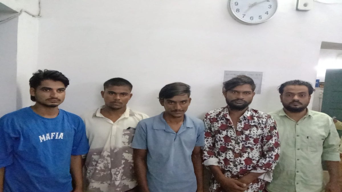 अश्लील वीडियो भेजकर वकील से ब्लैकमेलिंग का मामला: एक नाबालिग समेत 6 आरोपी गिरफ्तार