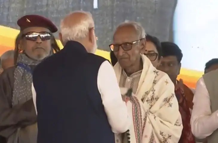जब ‘सरकार’ के आगे नतमस्तक हुए पीएम मोदी… 40 साल पुराने कार्यकर्ता के छुए पैर ; जानें कौन हैं 98 वर्ष के माखनलाल सरकार