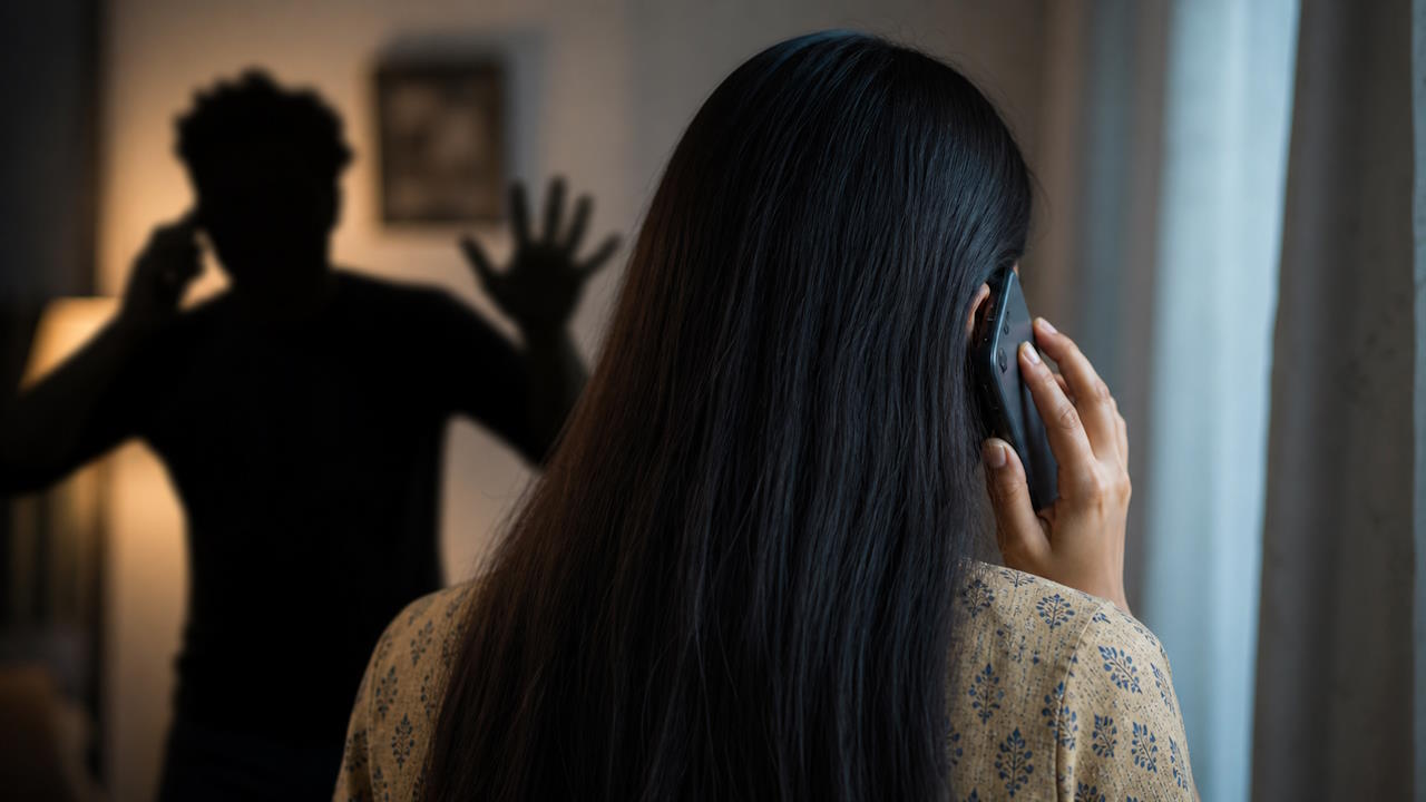 फोन पर Sex की डिमांड, whatsapp पर भेजा न्यूड फोटो, नवविवाहित ने पुलिस में दर्ज कराई शिकायत…